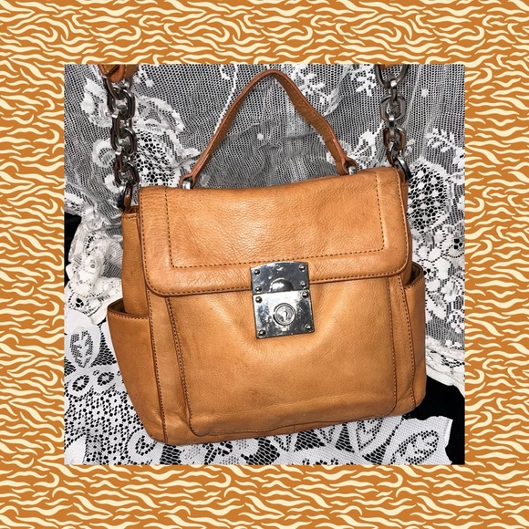 Danier Handbags - Danier Leather Shoulder bag with Handle